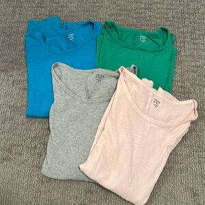 **FOUR** Crown & Ivy Swing Tees in Women’s Small